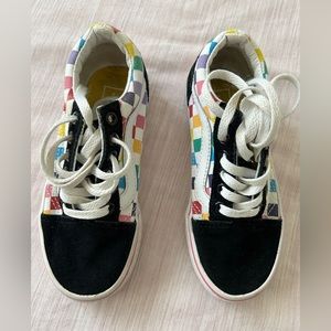 Vans kids shoes. Size 12.5 in good conditions.